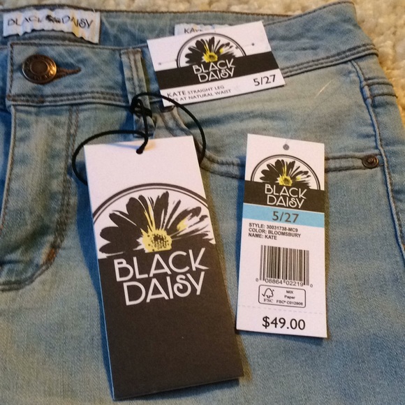 🌺HP🌺 Light Wash Jeans with Appliqué - Picture 5 of 6